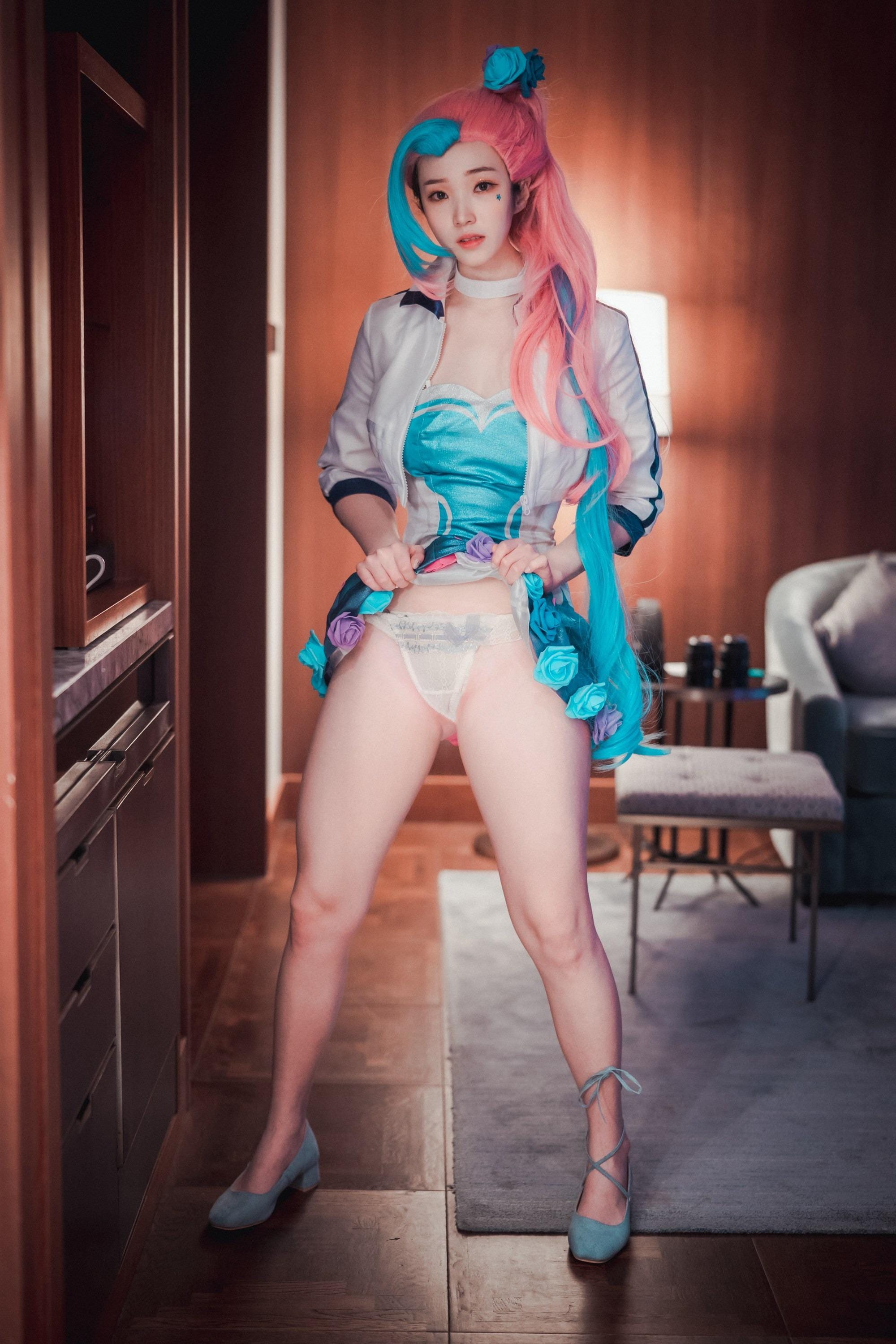 Bambi 밤비 sexy high cut uniform look